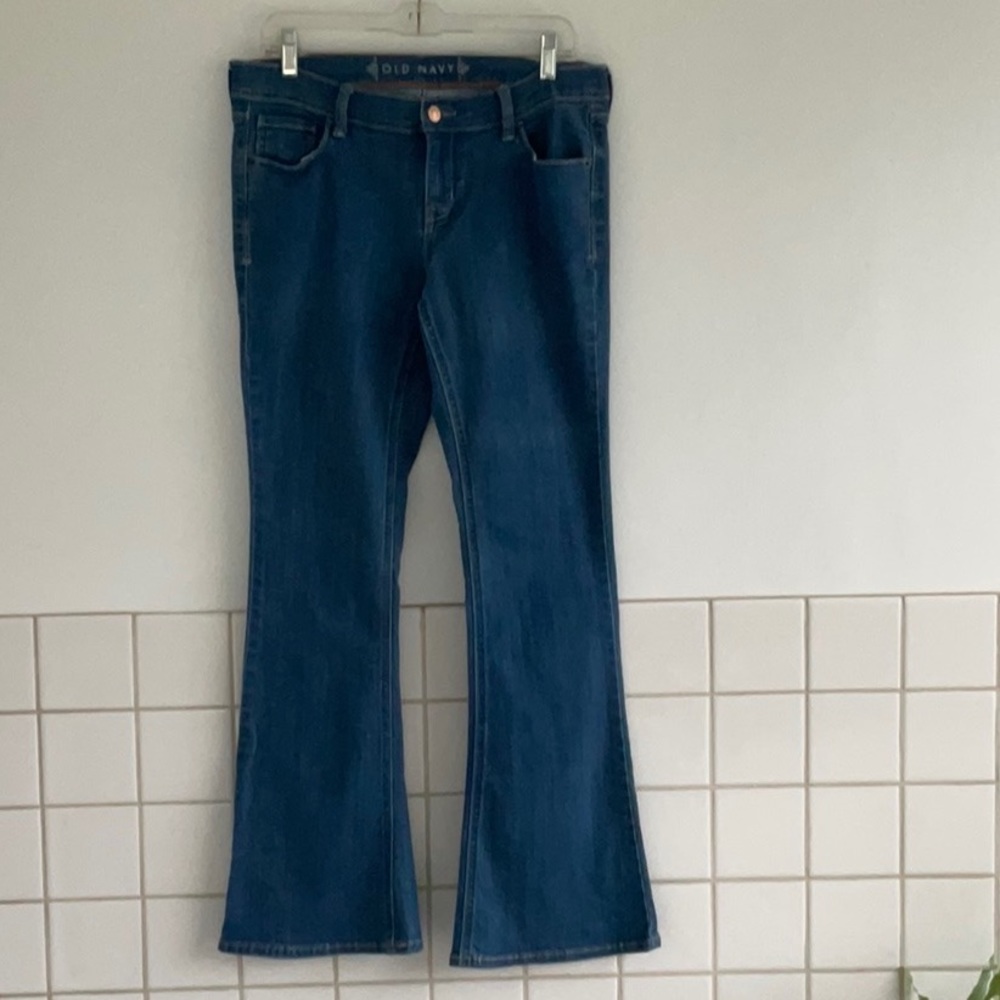OLD NAVY Women’s Stretch Flare  5 Pocket Jean Bell Bottom 14 Regular. NWOT